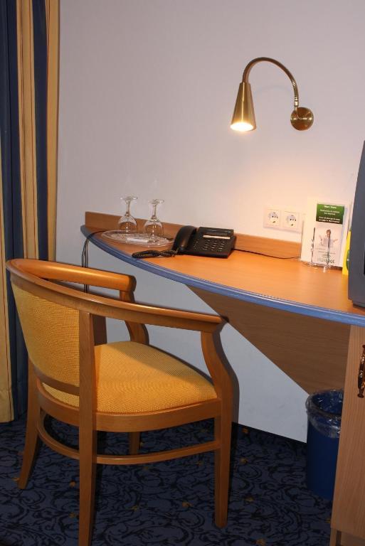 Hotel Waldhorn Friedrichshafen Room photo